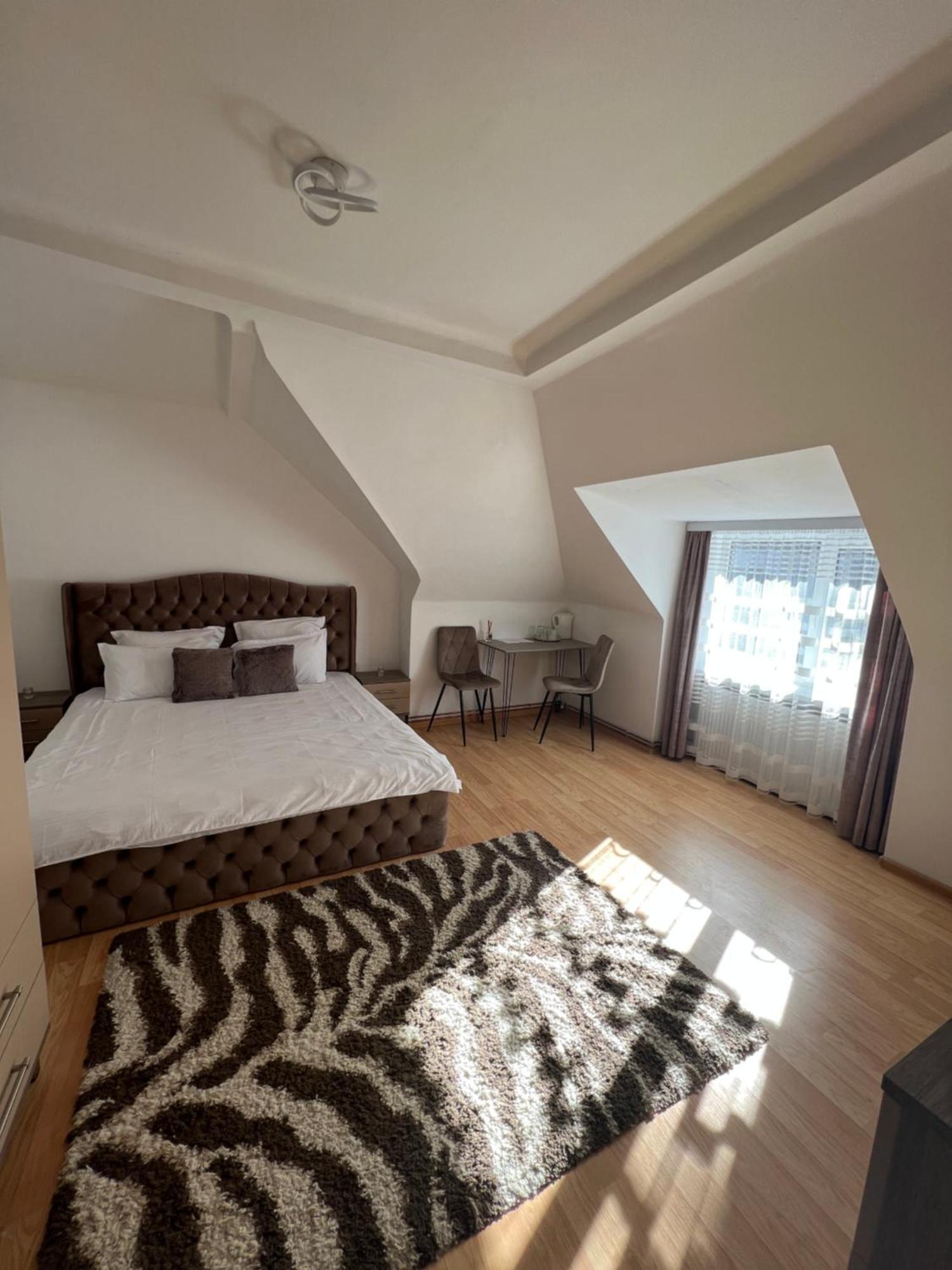 Central Studio 28 Sinaia Bagian luar foto
